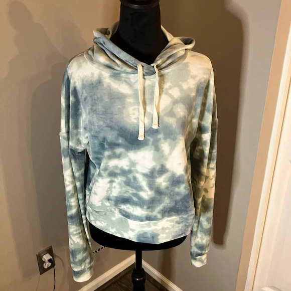 SO size medium cropped blue grey tie dye softest hoodie. - Picture 2 of 4